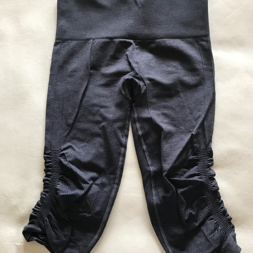 Lululemon In The Flow Crop II - Picture 3 of 4